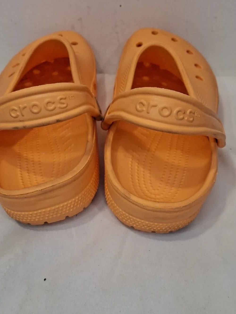 Mens/Womens CROCS Classic Clog in Bright Orange. Single Strap